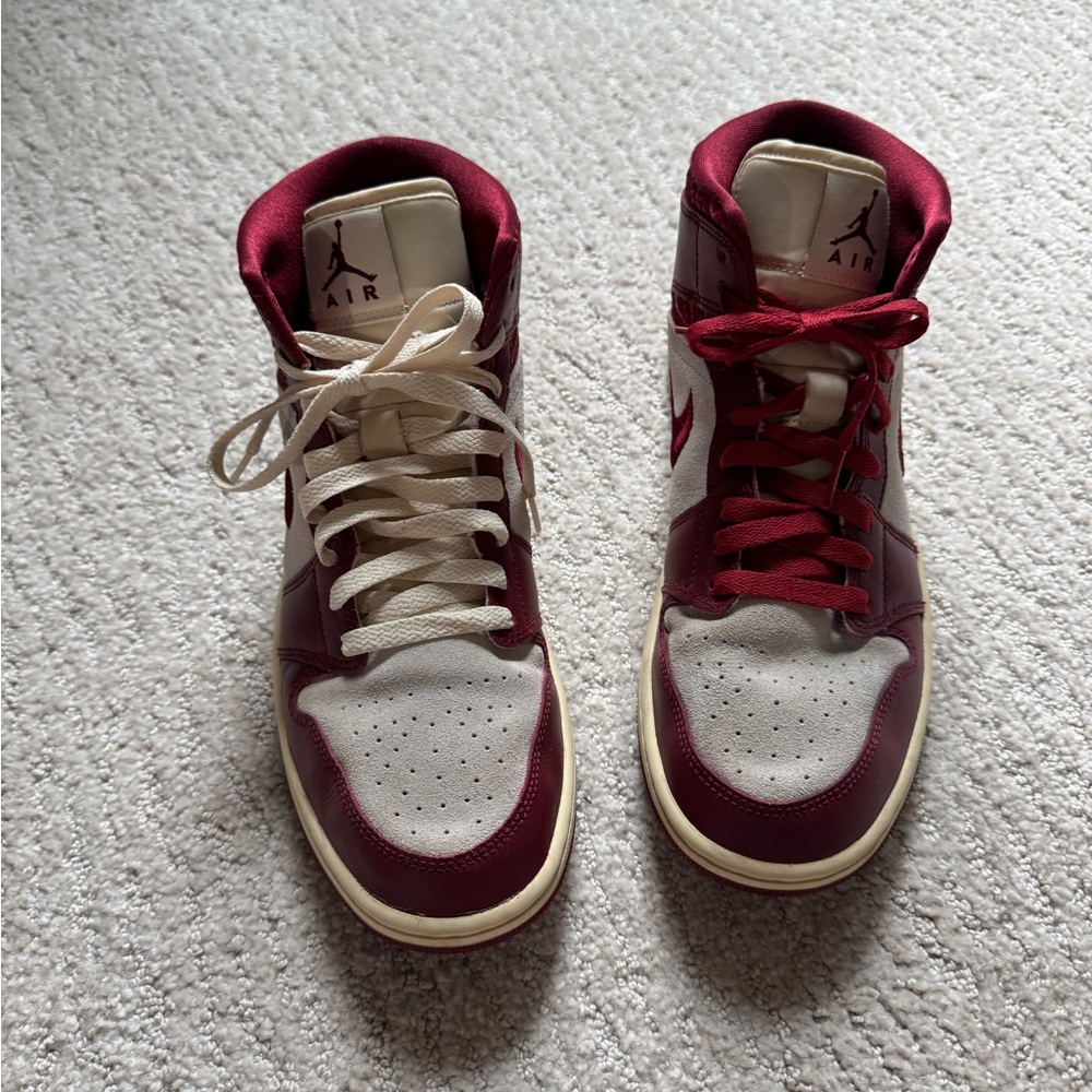 Nike Air Jordan Women’s Retro 1 Mid SE Tiki Leaf Team Red